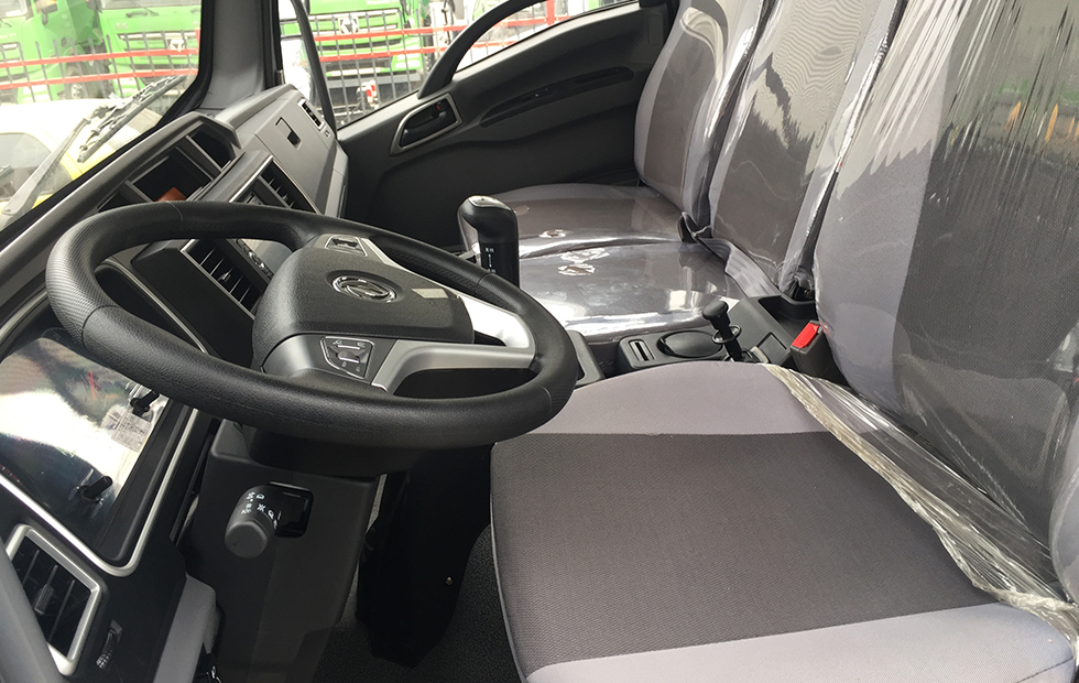 齊東方牌CLD5041TFZZZ6型防撞緩沖車(chē)